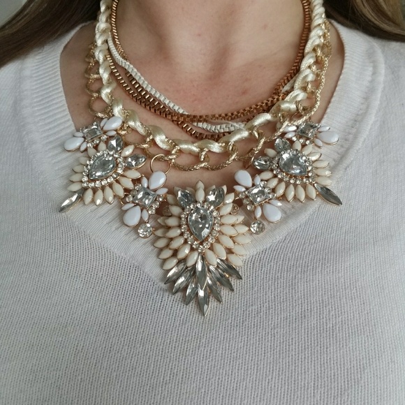 Multi-layered Floral Statement Necklace! NWOT! - Picture 2 of 5